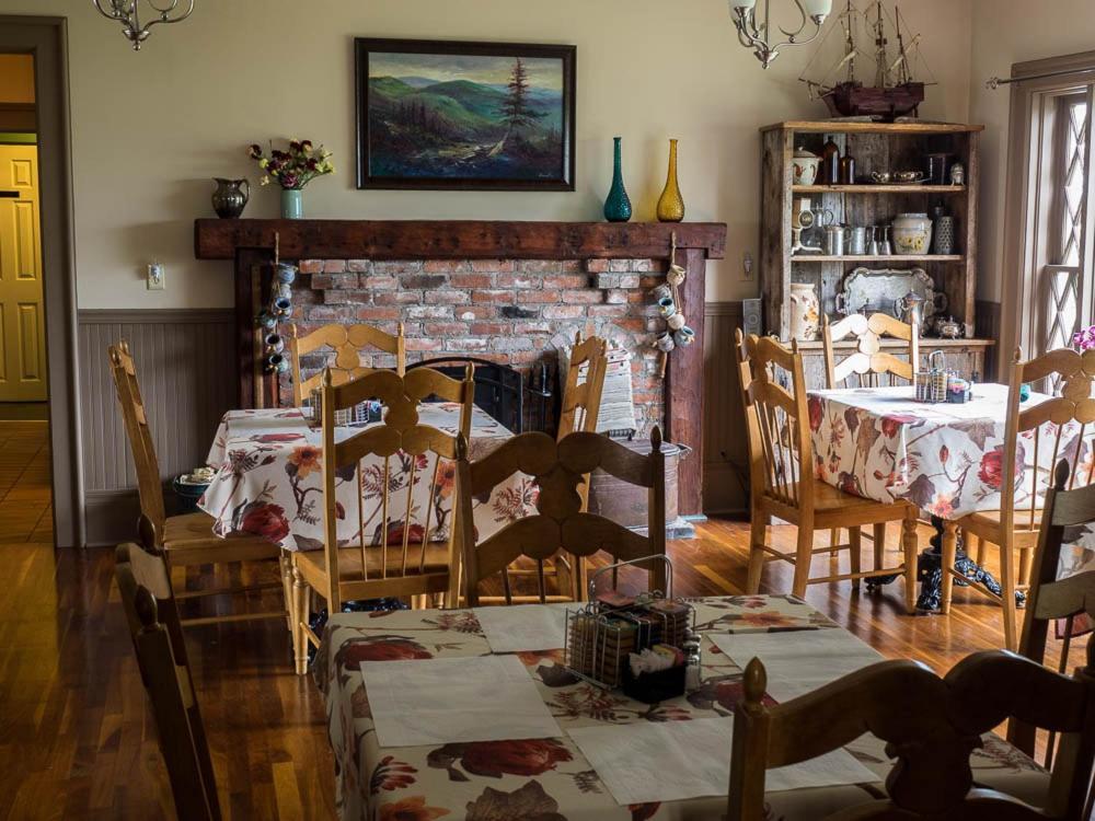 St. Martins Country Inn & Vaughan'S Restaurant מראה חיצוני תמונה